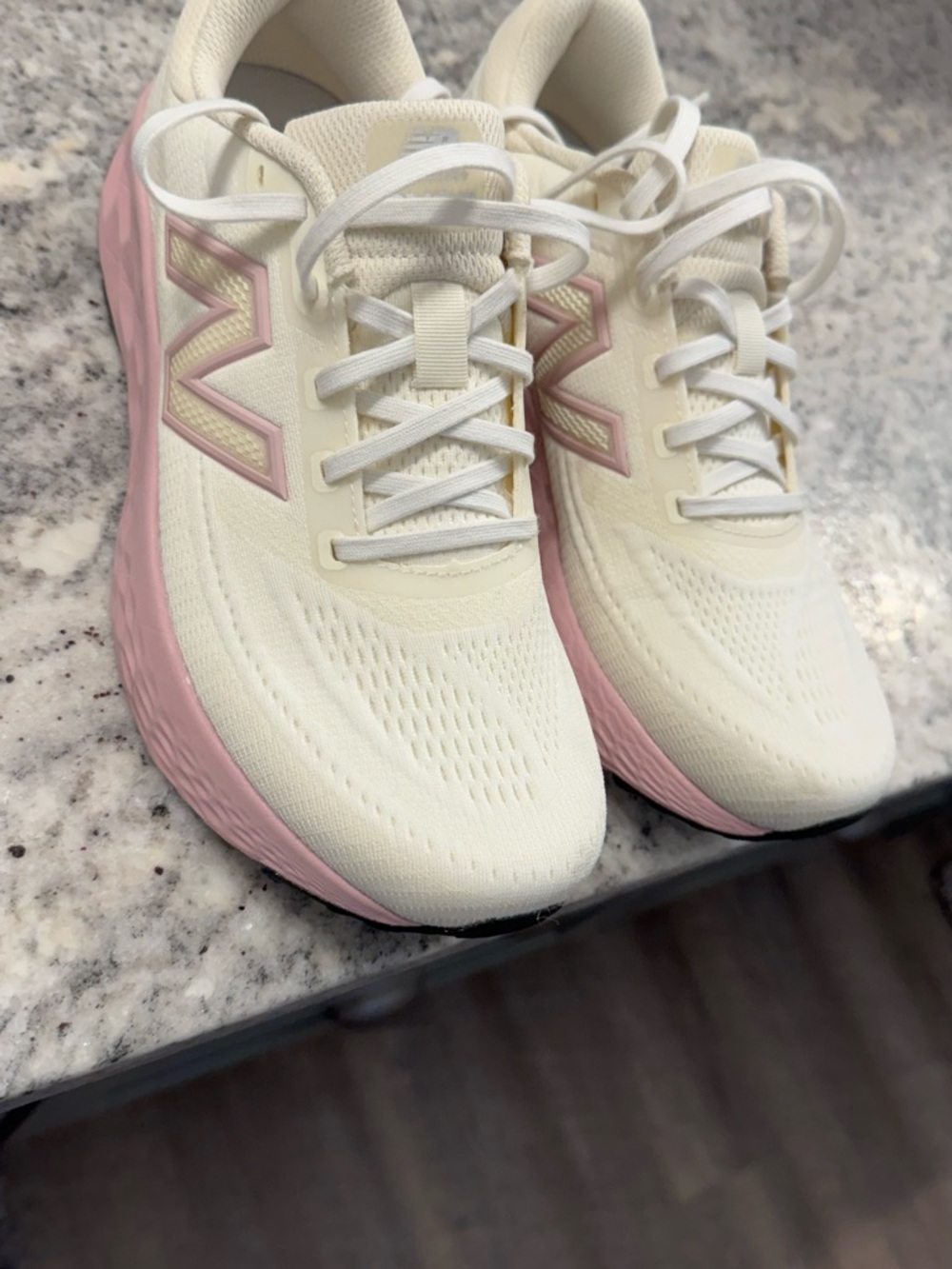 New Balance Women's  Fresh Foam X Evoz V4 - Picture 2 of 6